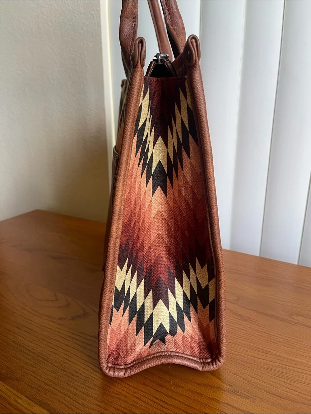 Wrangler Wide Tote Aztec Retro Print - Picture 2 of 12